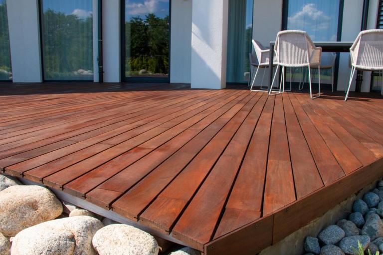 Nos conseils pour réussir une terrasse bois sur mesure à Marly